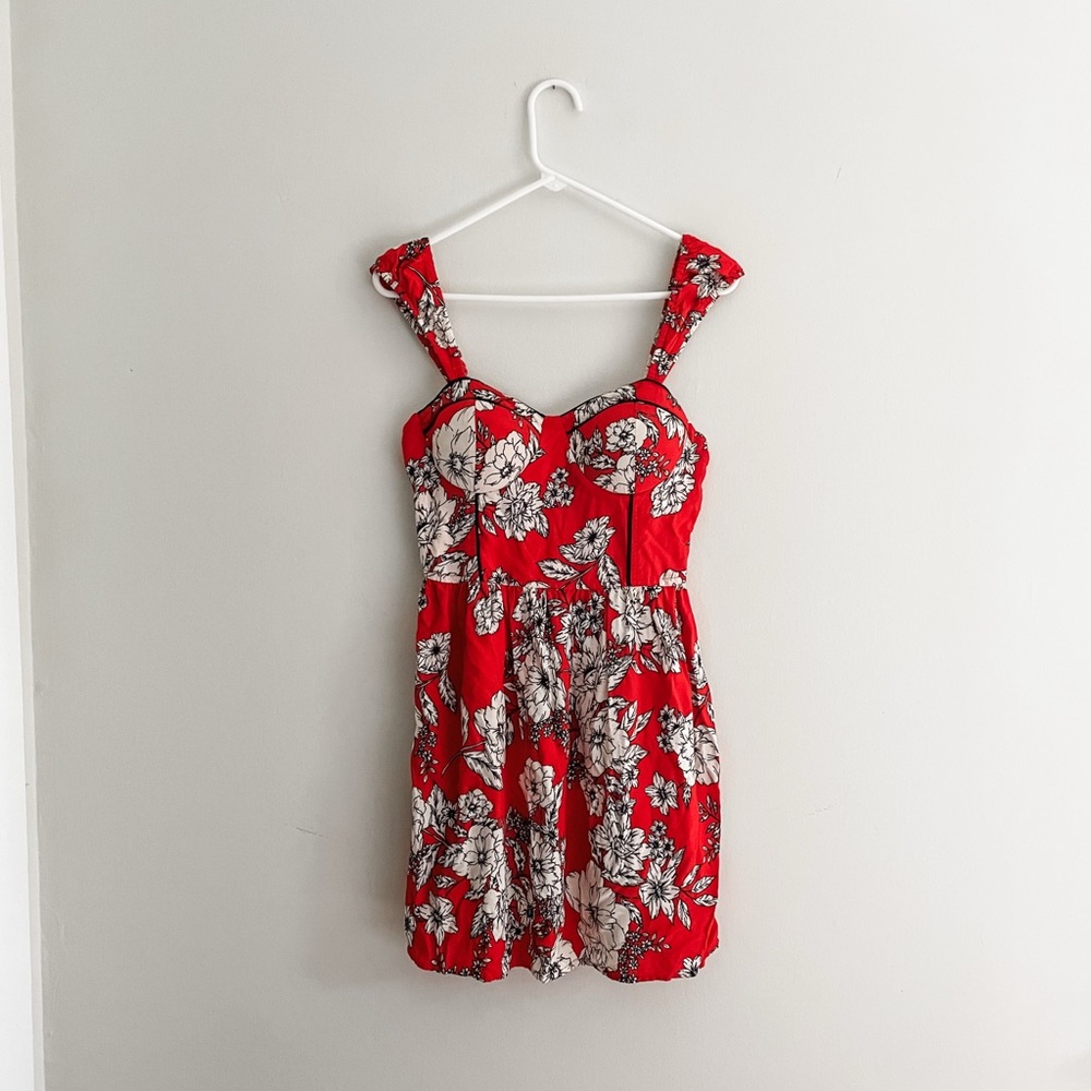 Land of the Free Red Floral Mini Dress with framed bodice. Size L